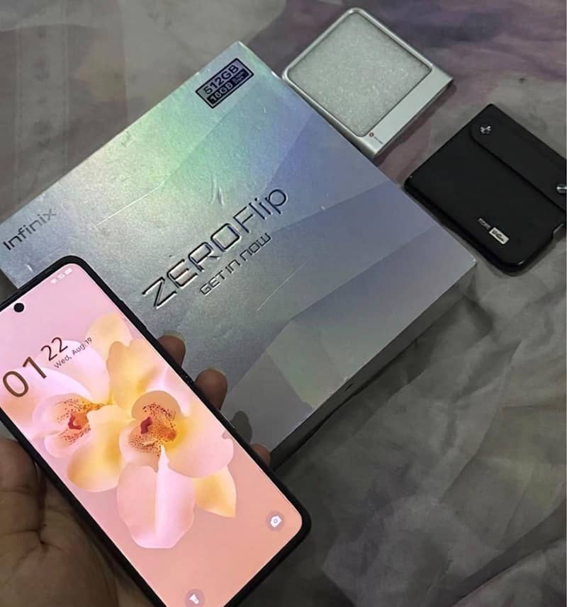 Infinix Zero Flip 1