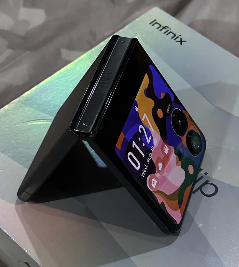 Infinix Zero Flip 2