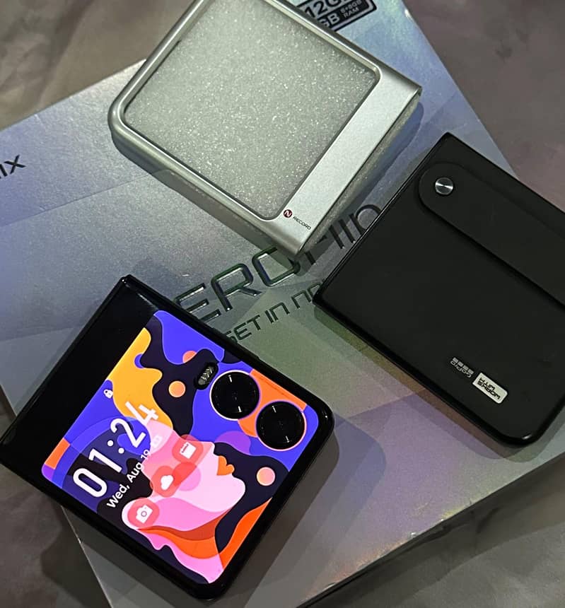 Infinix Zero Flip 7