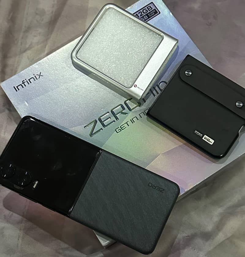 Infinix Zero Flip 8