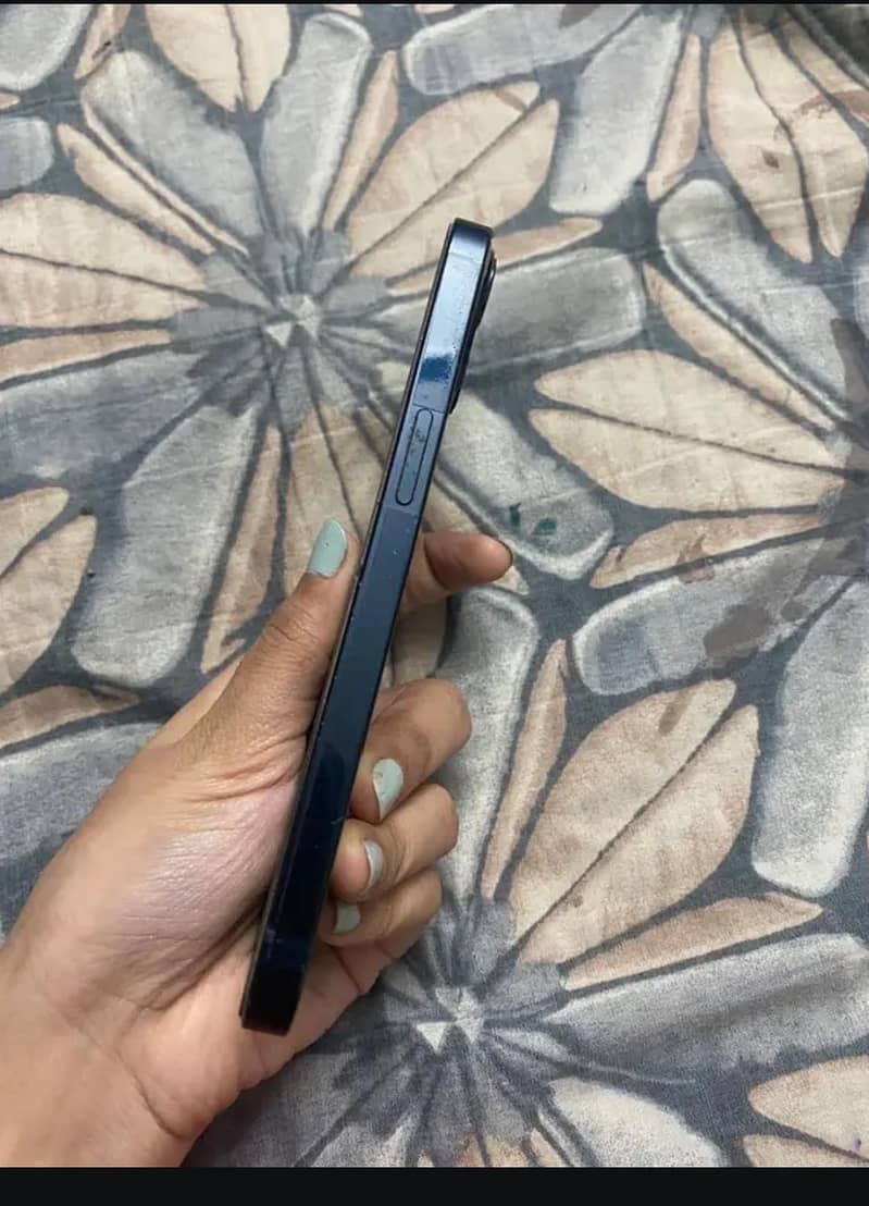 Apple iPhone 13 3