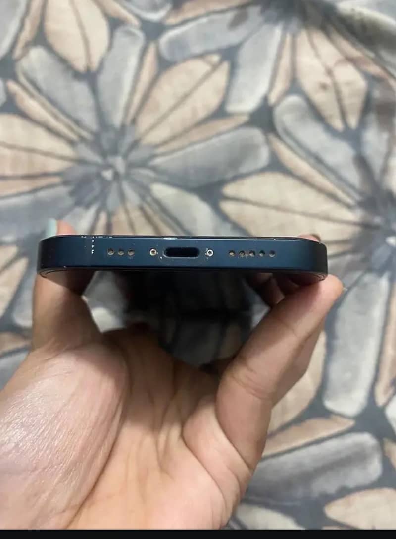 Apple iPhone 13 5