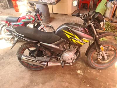 ybr 125G all ok lush condition 2019 kay 12 month ki bike hai