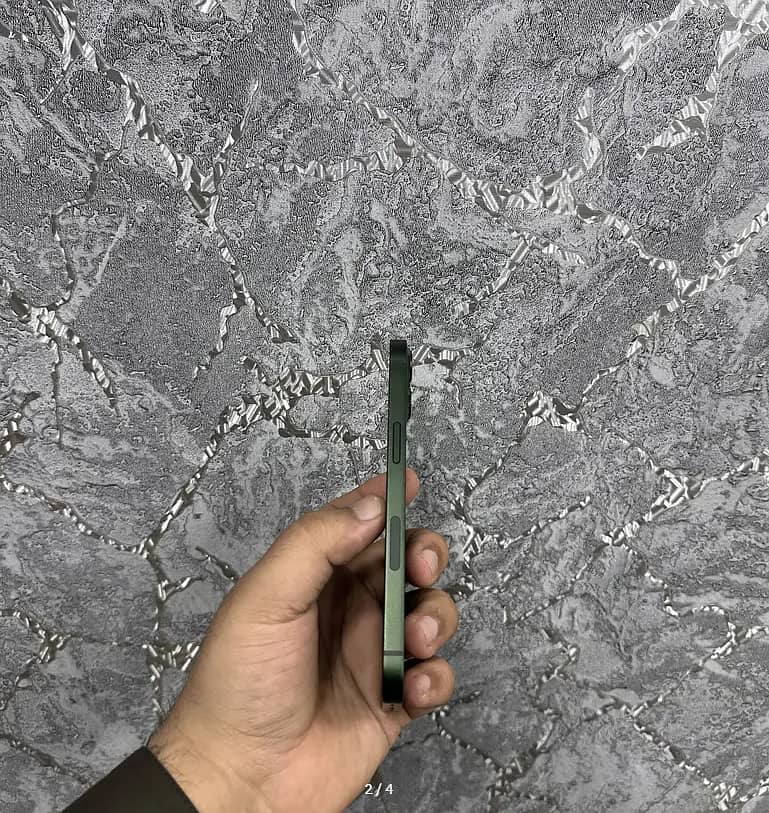 Apple iPhone 13 2