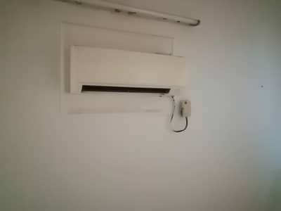 Orient or Mitsubishi 2 AC 1 ton k for sale in good condition
