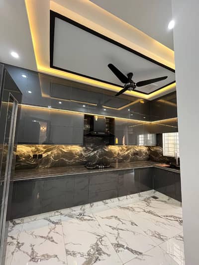 5 MARLA LUXURY HOUSE AVAILBLE FOR SALE IN PARK VIEW CITY LAHORE