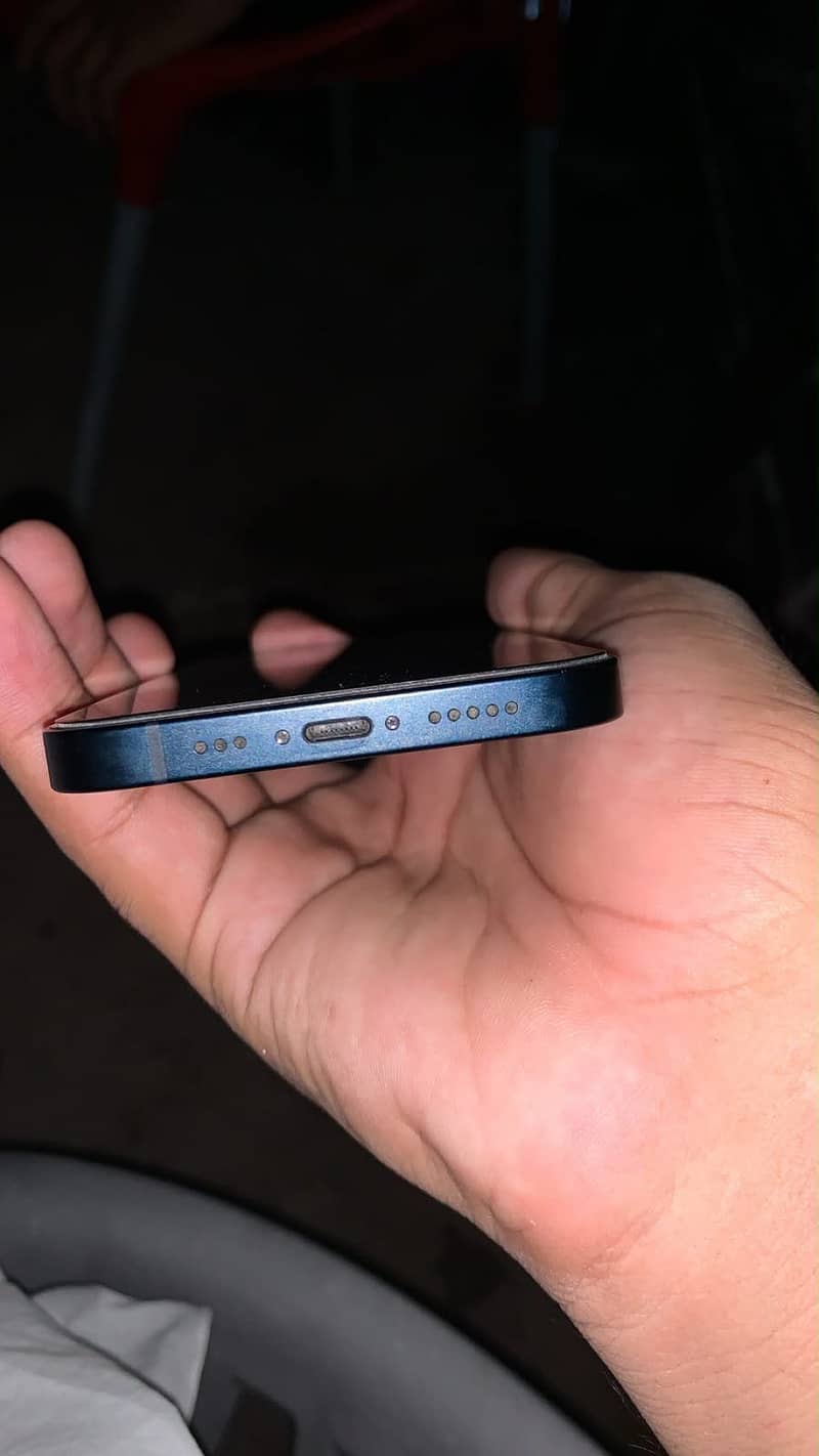 Apple iPhone 13 4