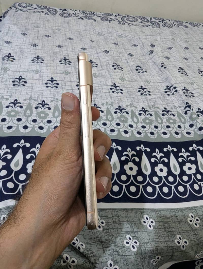 Google Pixel 8 4
