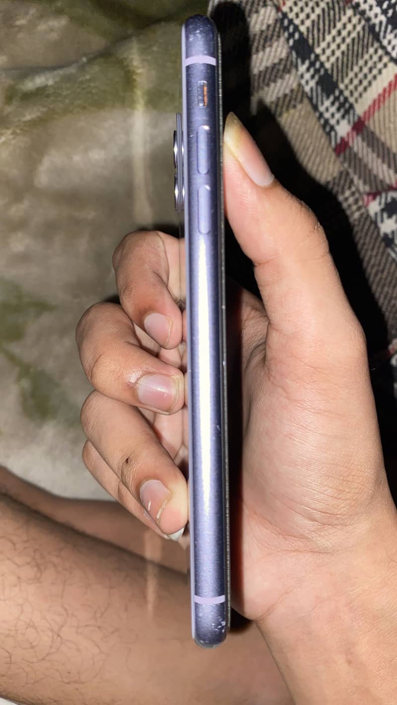 Apple iPhone 11 4