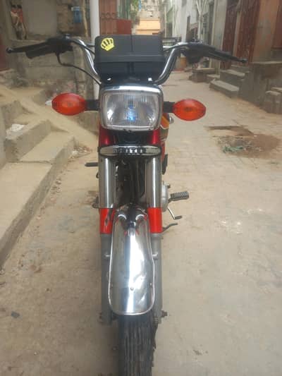 united US 125 Euro 2 color red 2017 model - clean condition