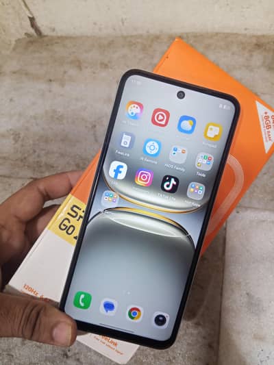 Tecno Spark Go 2 box open