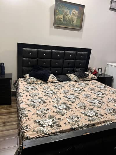 Bed with two side tables and dressing table condition 10/10