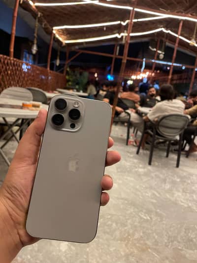 Apple iPhone 16 Pro Max jv with box and cable