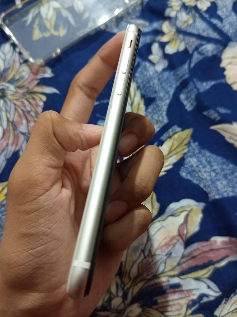 Apple iPhone SE 3