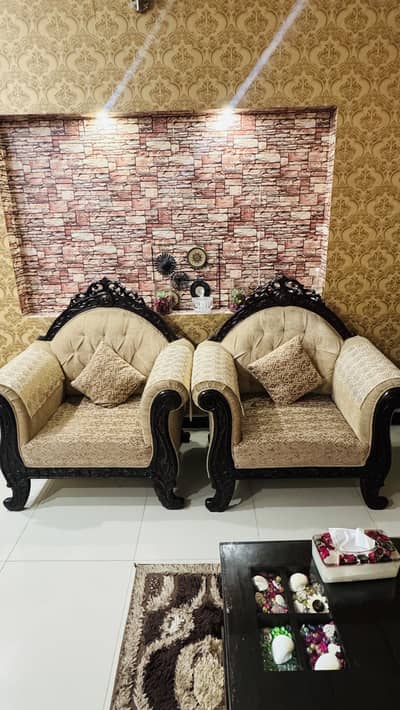 Elegant 7-Seater Sofa Set /curtains/centre table– Good Condition