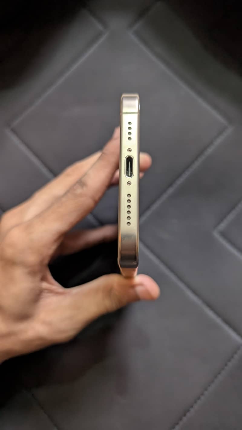 Apple iPhone 16 Pro Max 3