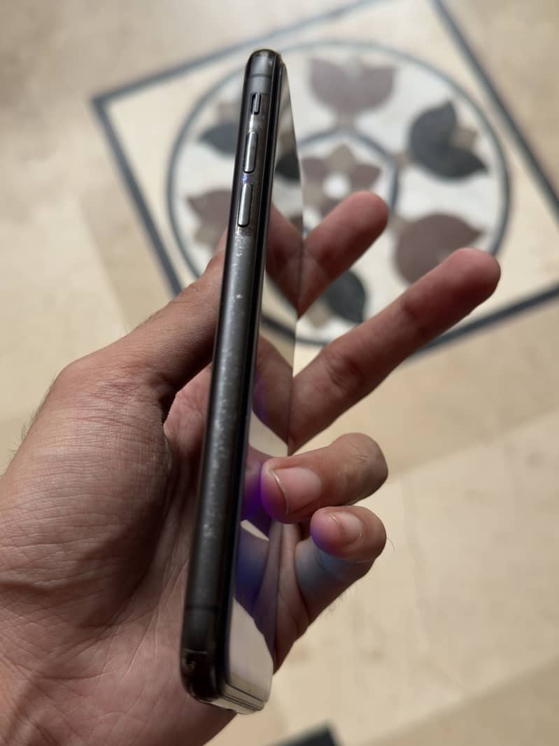 Apple iPhone X 3
