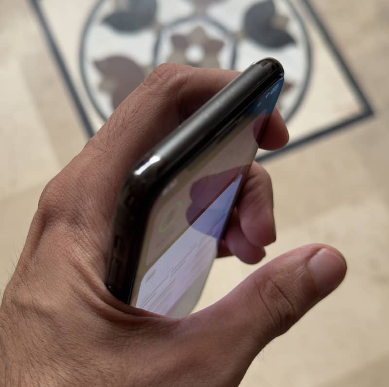 Apple iPhone X 4