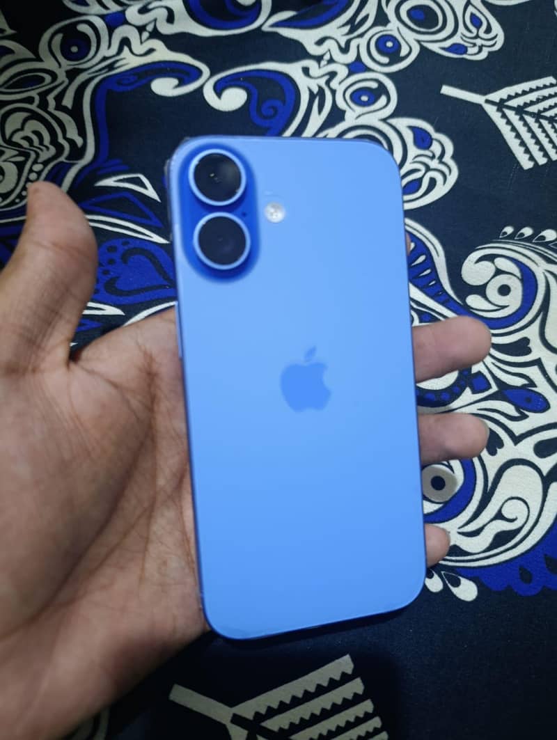 iPhone 16 4