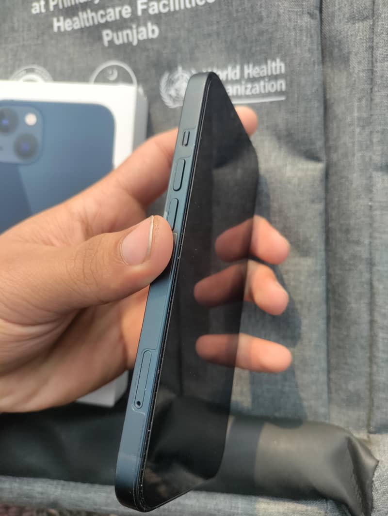 Apple iPhone 13 2