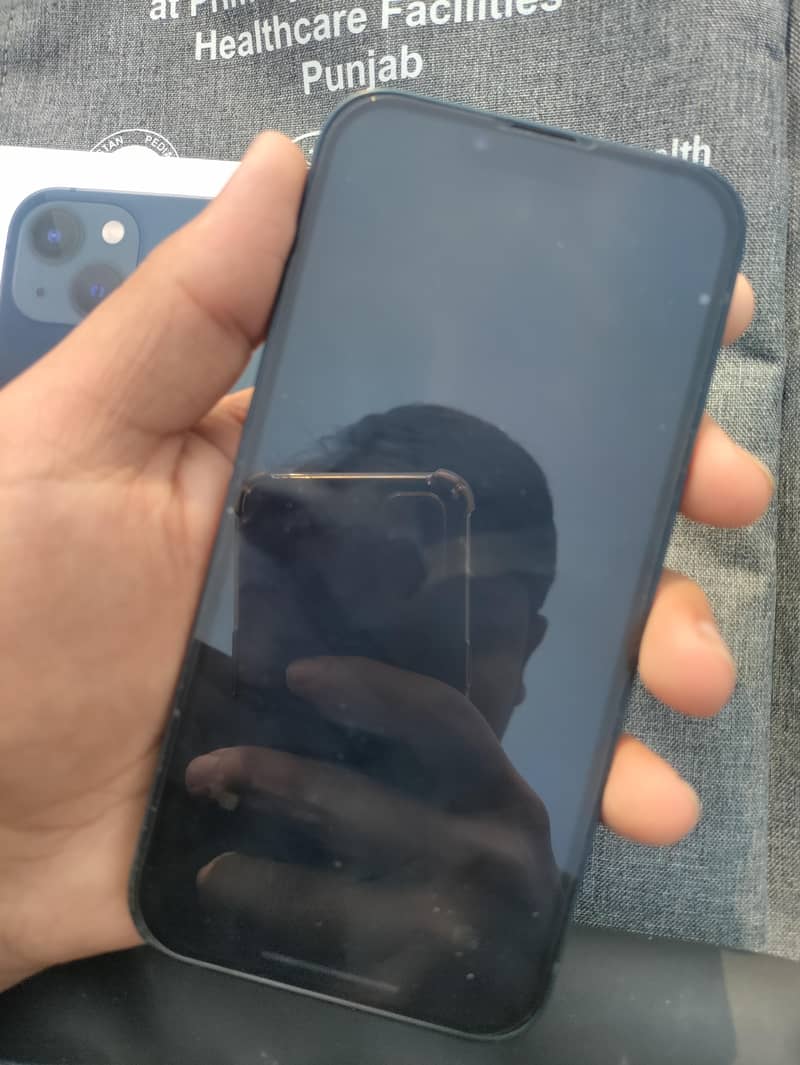 Apple iPhone 13 4