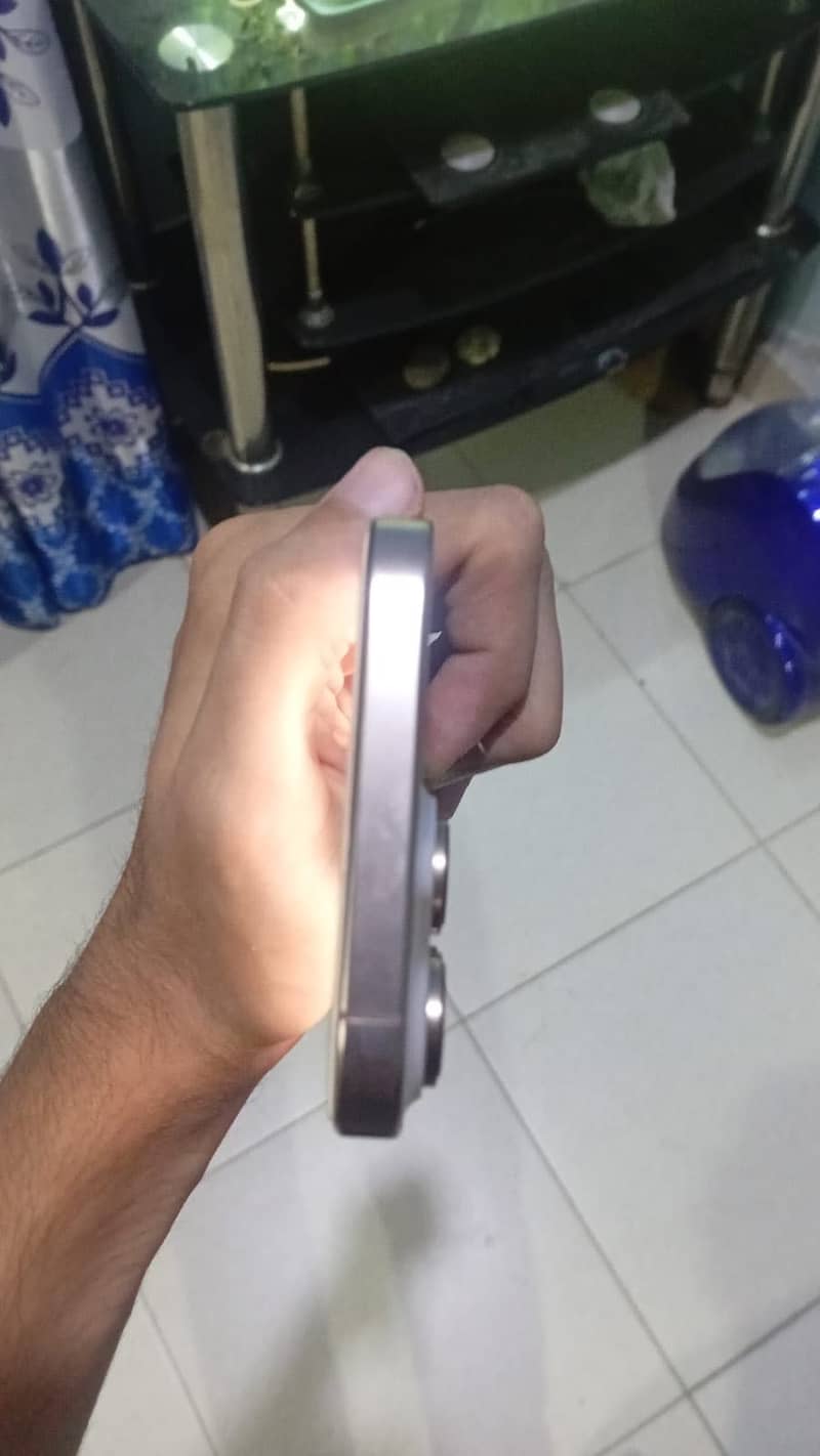 Apple iPhone 16 Pro Max 1