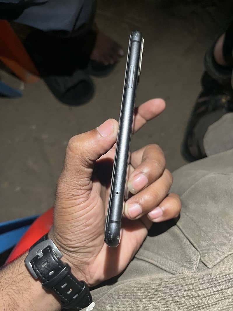 Apple iPhone 11 0