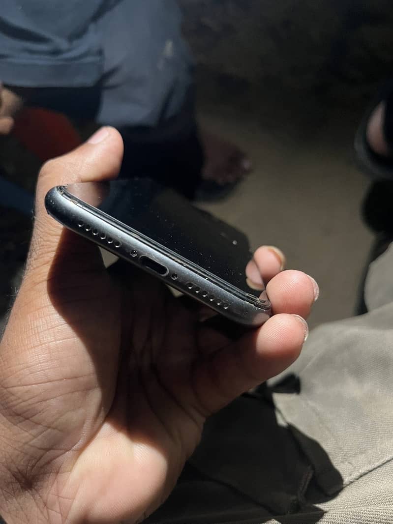 Apple iPhone 11 3