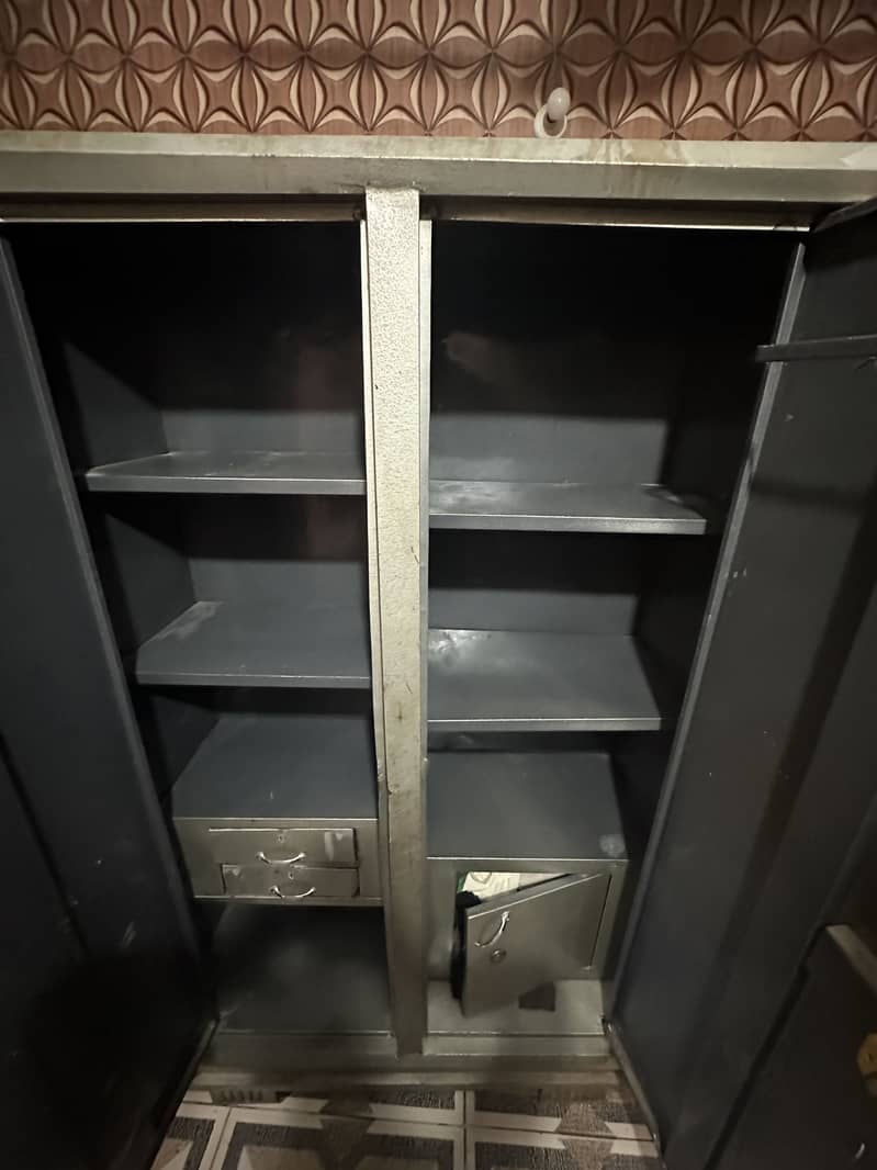 Double sheet wardrobe 2