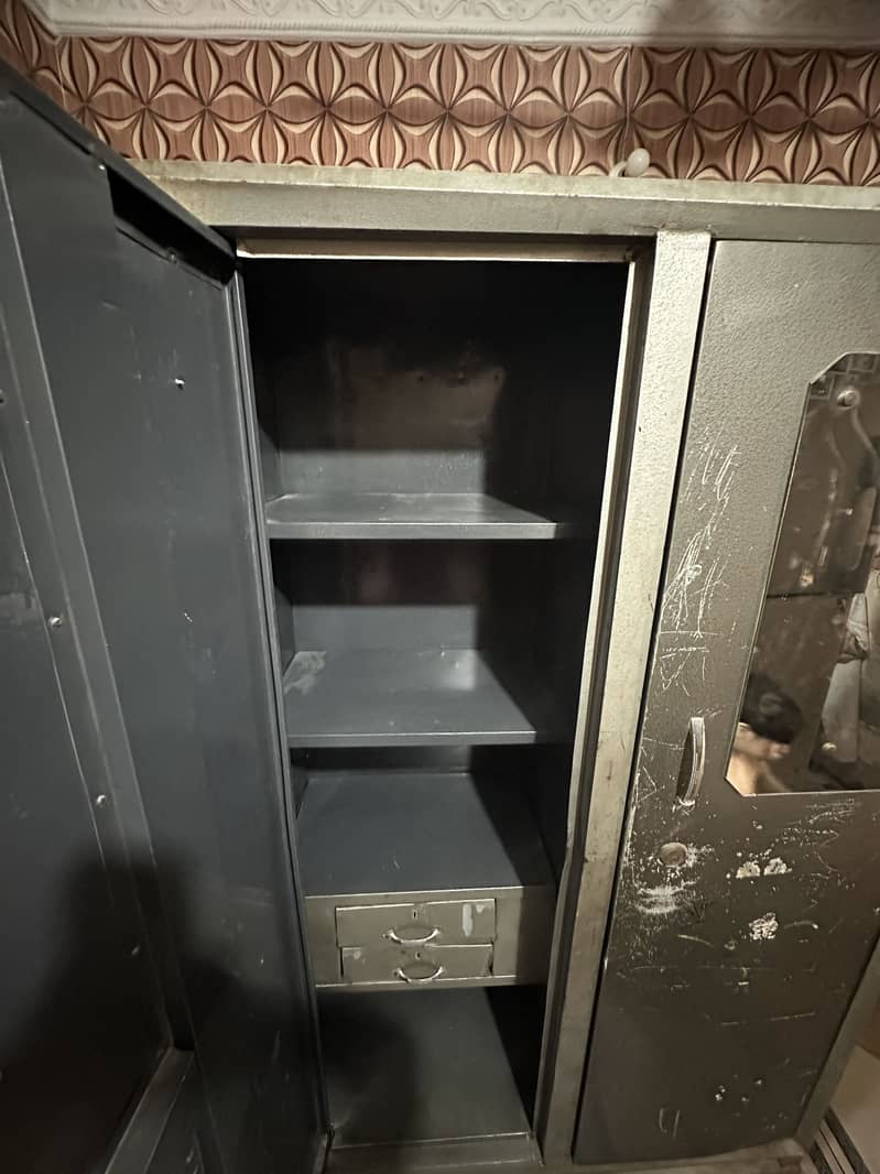 Double sheet wardrobe 4
