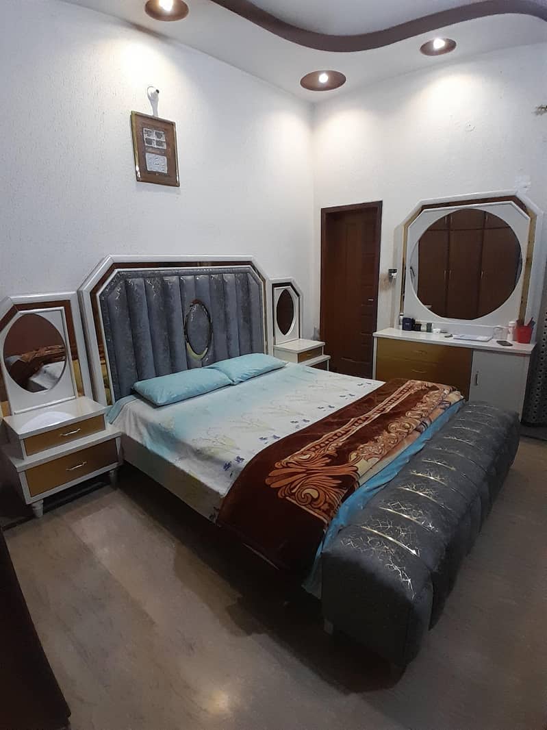 bed with dressing table 0