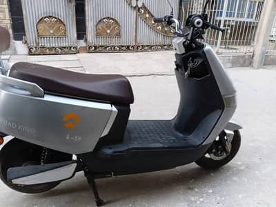 Road King I9 Electric Scooty – 1200W – Graphene Battery