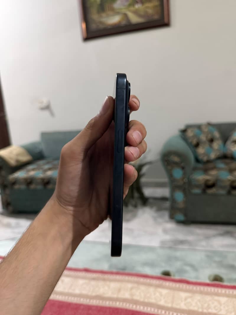 Apple iPhone 15 Pro 4