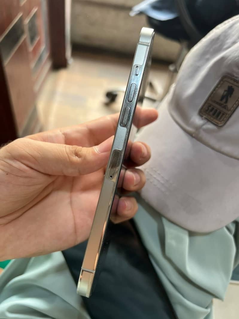 Apple iPhone 12 Pro Max 4