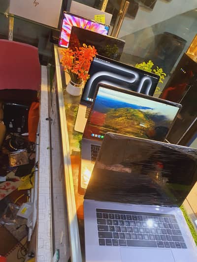Macbook pro 2017 : 2018 :2019 : i9 : 32 gb : 512 gb