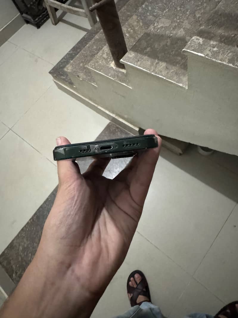 Apple iPhone 13 5