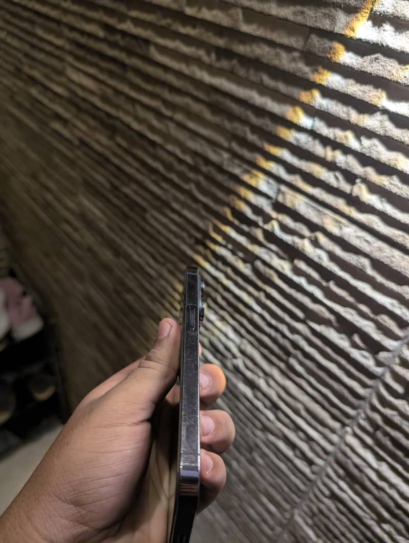 Apple iPhone 14 Pro 2