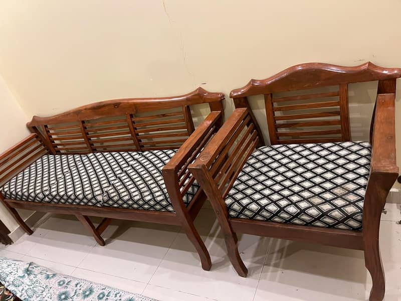 Sofa set with Table 0