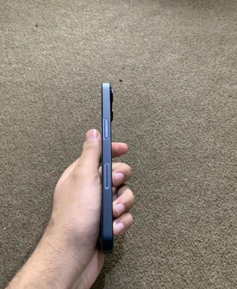 Apple iPhone 13 3