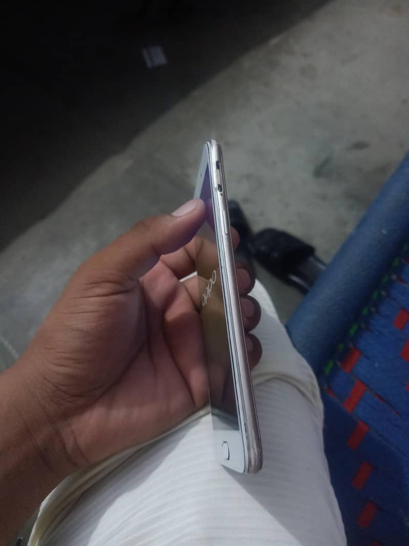 OPPO F3 2