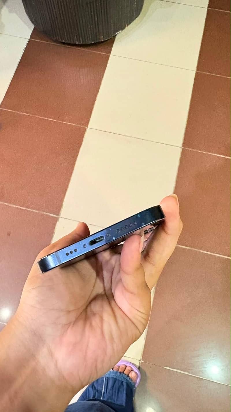Apple iPhone 12 5
