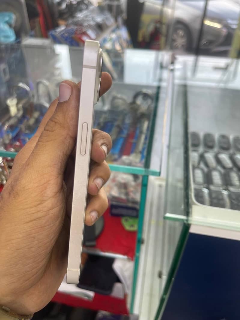 Apple iPhone 13 2