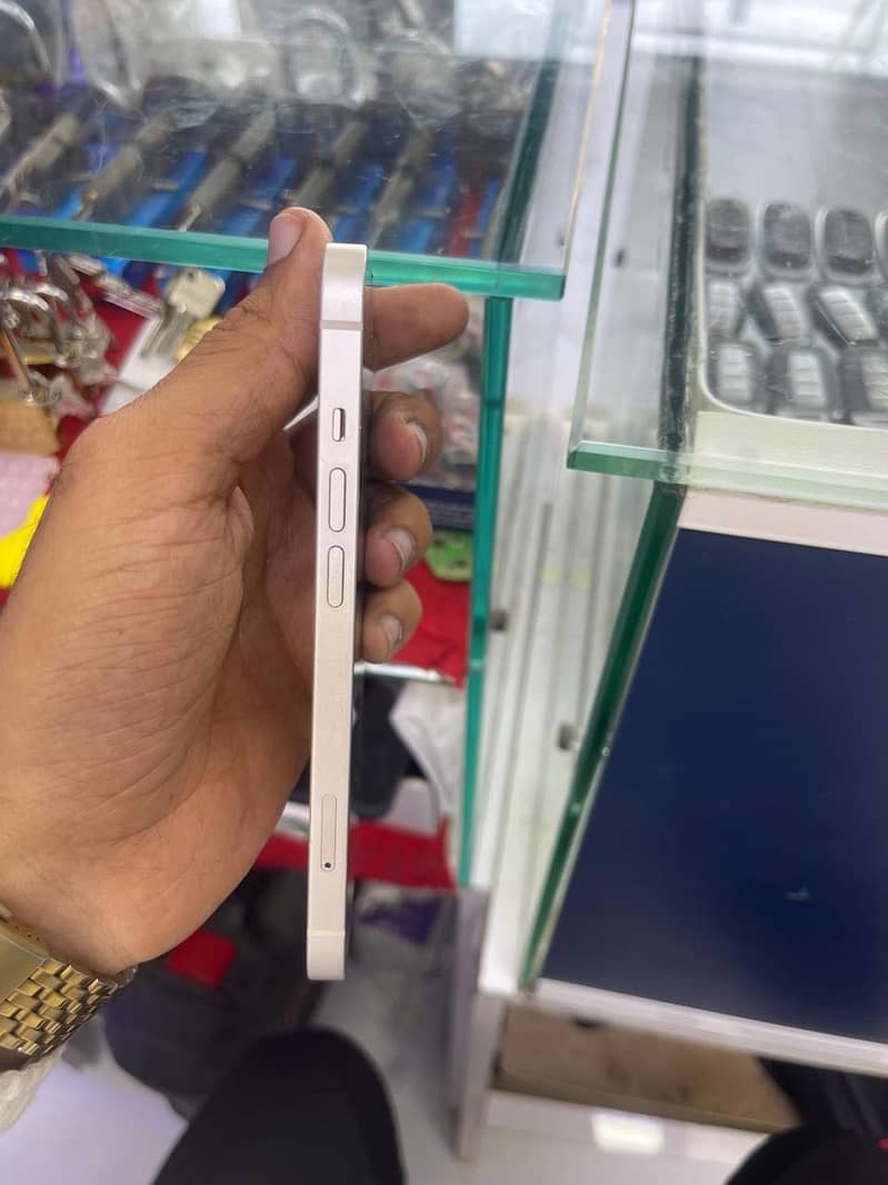 Apple iPhone 13 3