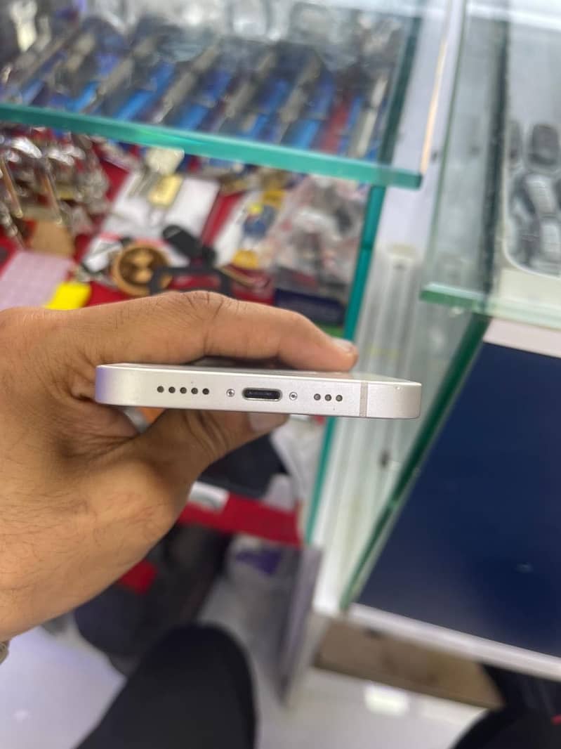 Apple iPhone 13 7