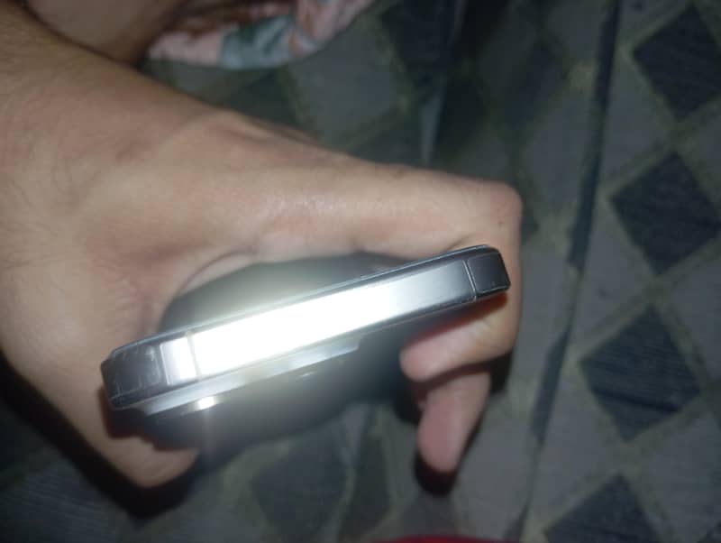 Apple iPhone 16 Pro 0