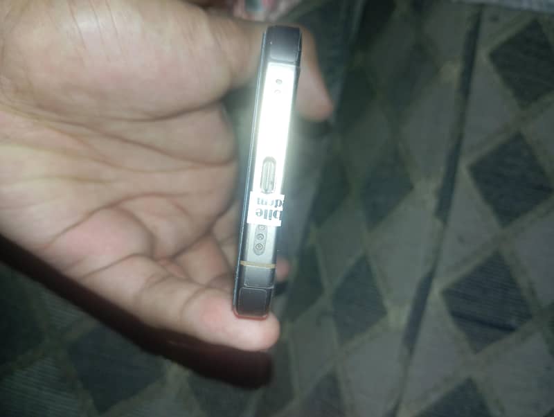 Apple iPhone 16 Pro 1