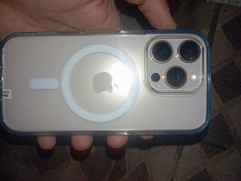 Apple iPhone 16 Pro 4