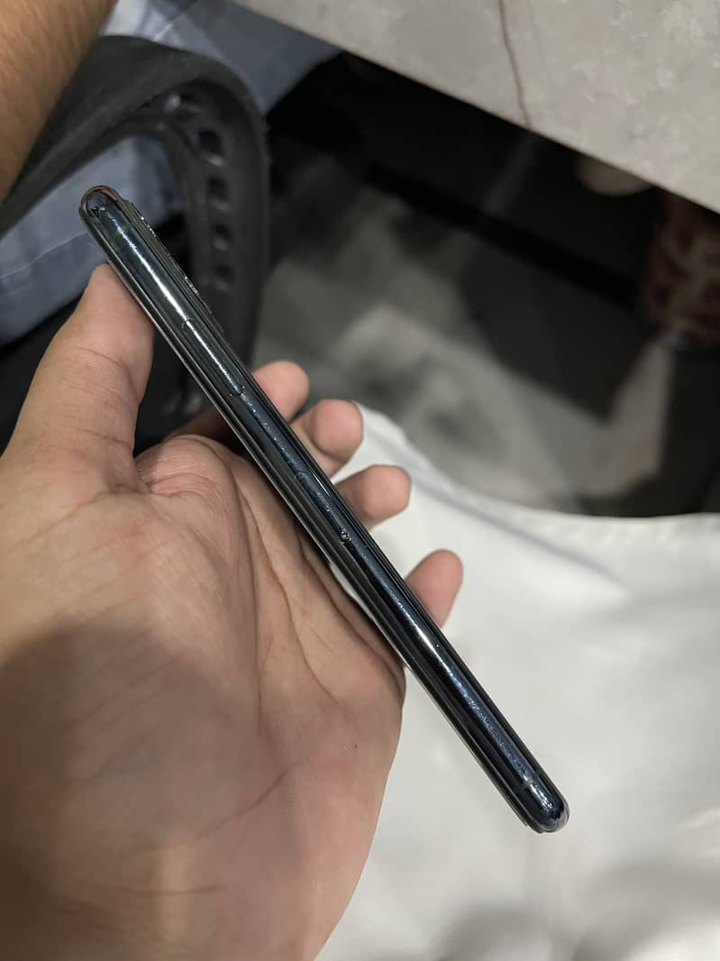 Apple iPhone 11 Pro Max 4