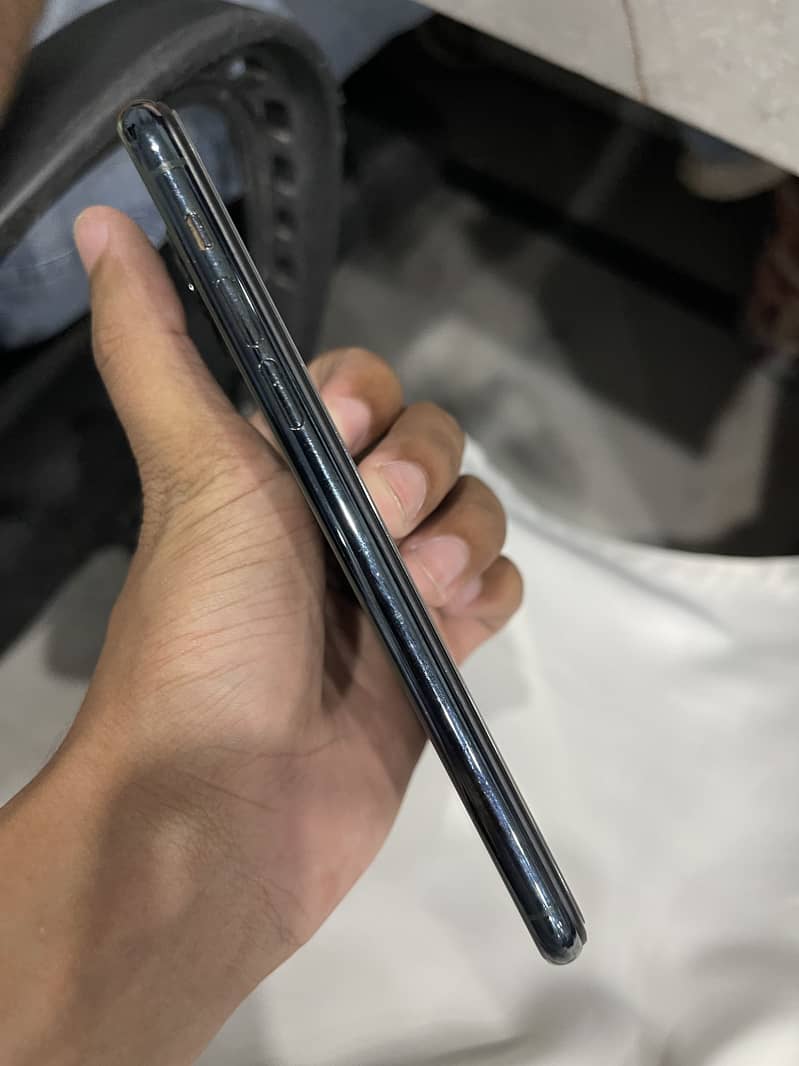 Apple iPhone 11 Pro Max 6