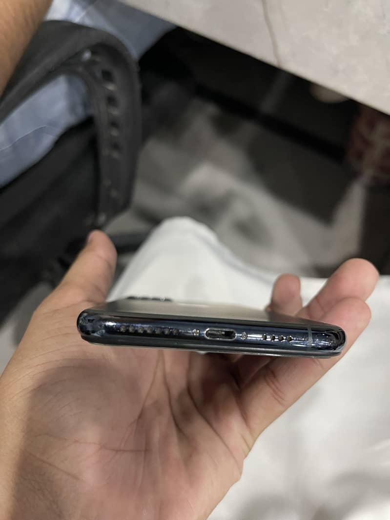 Apple iPhone 11 Pro Max 7
